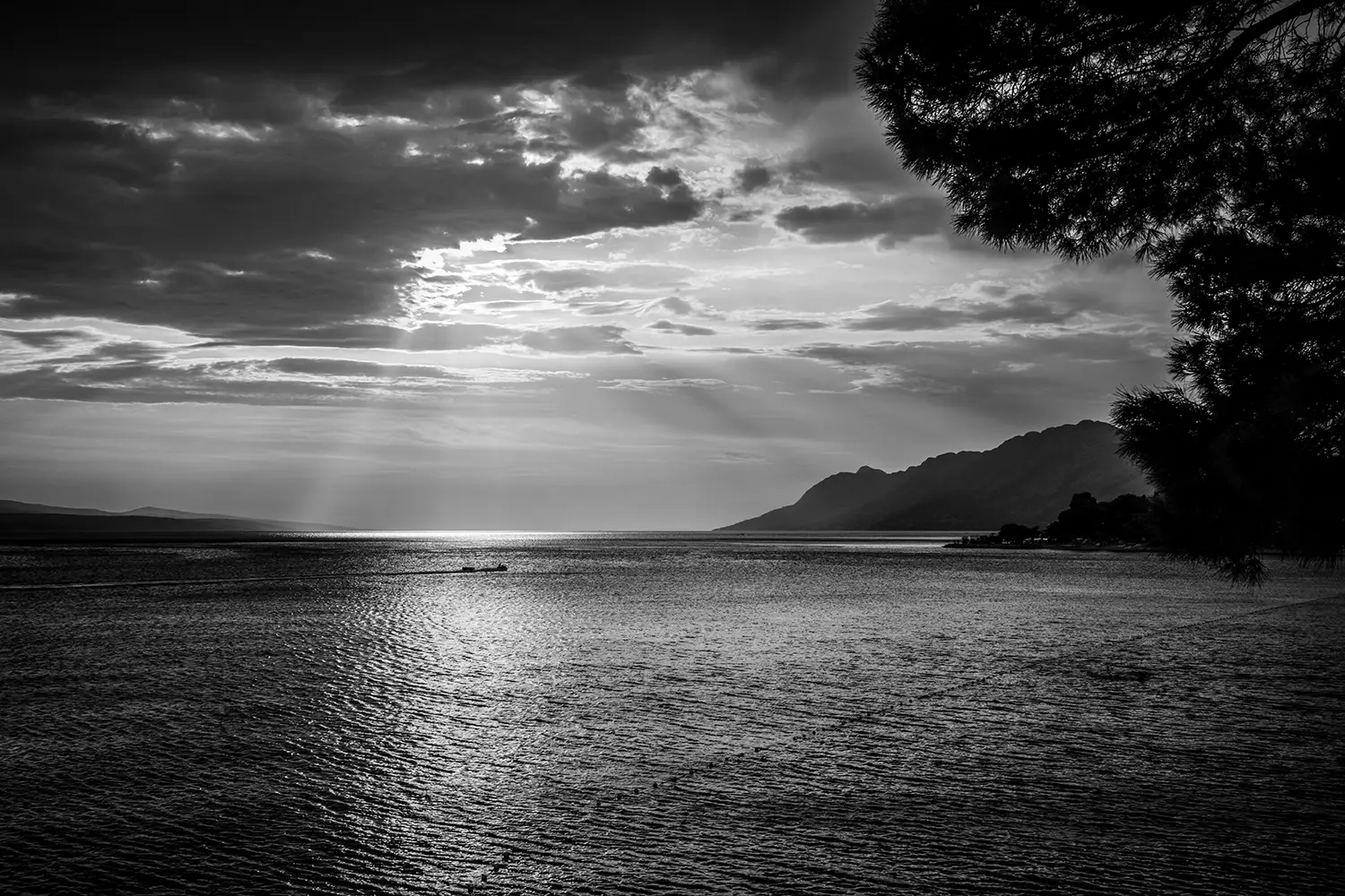 Brella mare paesaggio Croazia sole riflesso nuvole