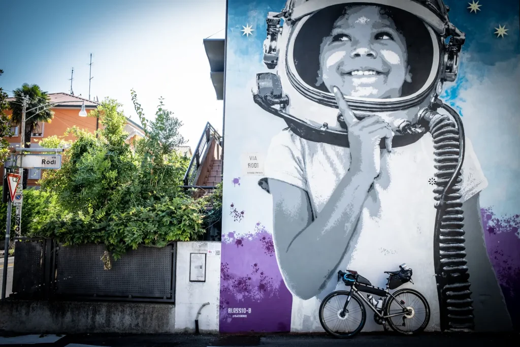 Tour cicloturismo bici murales disegno comfort zone